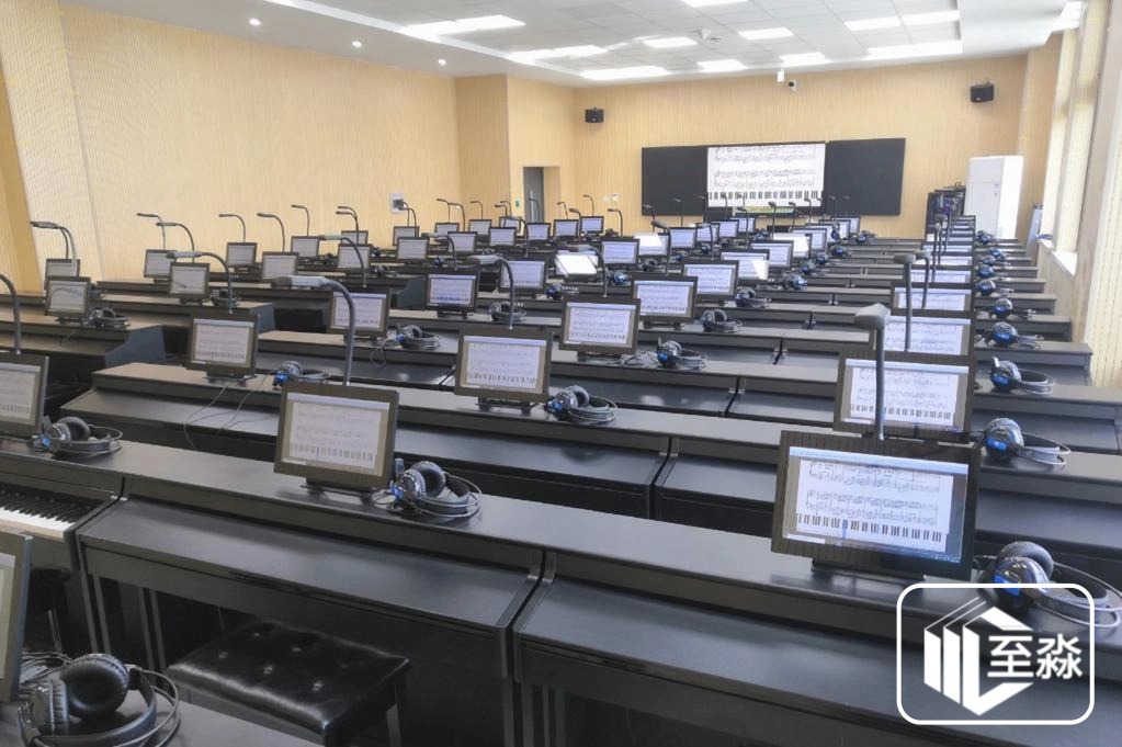 电钢琴教室-信阳师范学院.jpg