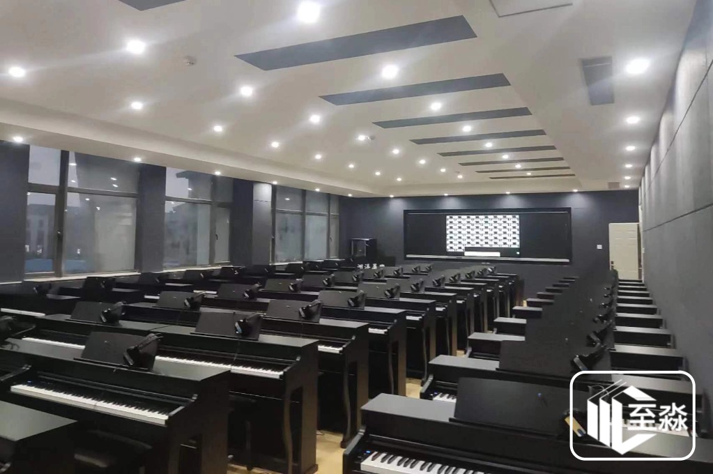河南艺术职业技术学院-电钢琴教室 (2).jpg