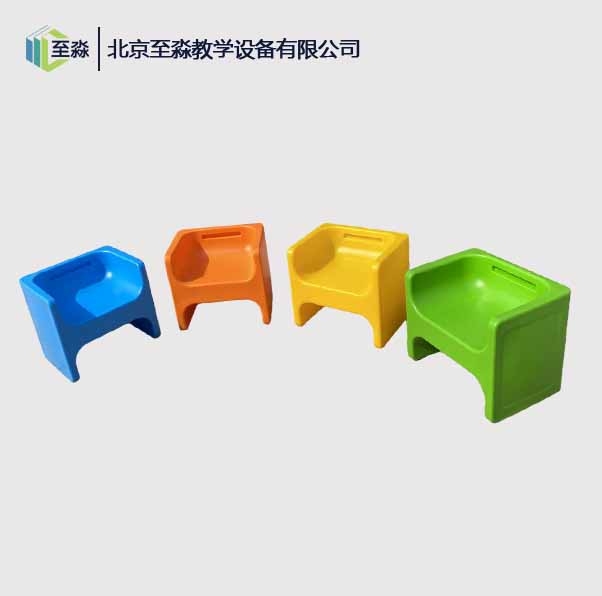 PE滚塑音乐凳(彩色塑料)_中小学音乐教室弧形坐凳_四色组合排练凳.jpg
